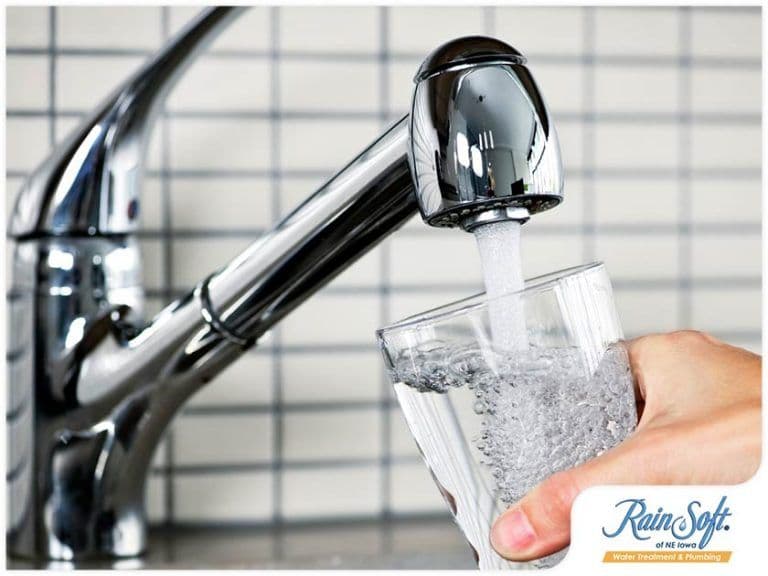 Water filling glass cup